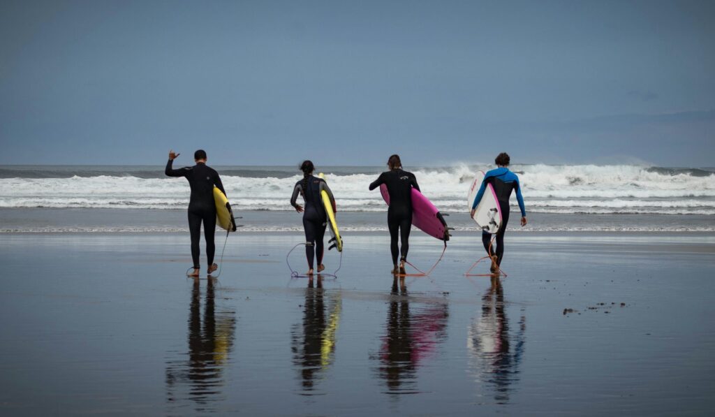 Group of surfers walking into the water at sunset
Wait your turn, share the waves, and the vibe stays warm. Photo: Eduardo Madrid / Unsplash